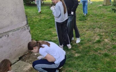 Marljivi učenici volonteri u akciji čišćenja